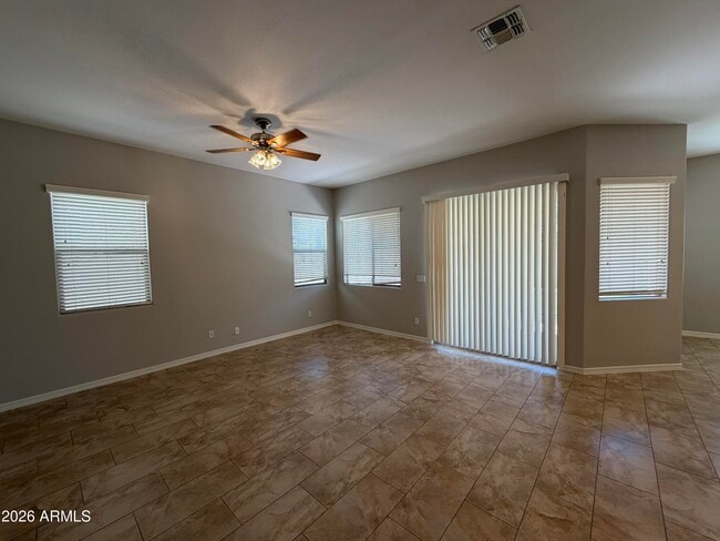 Building Photo - 2417 E Iris Dr