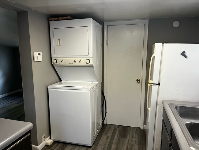 Building Photo - 10 Upham St