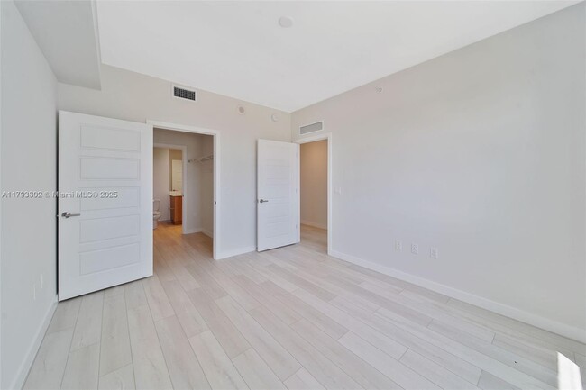 Building Photo - 555 NE 8th St