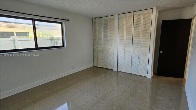 Building Photo - 8004 SW 29th St