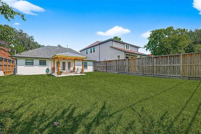 Building Photo - 5121 Locust St