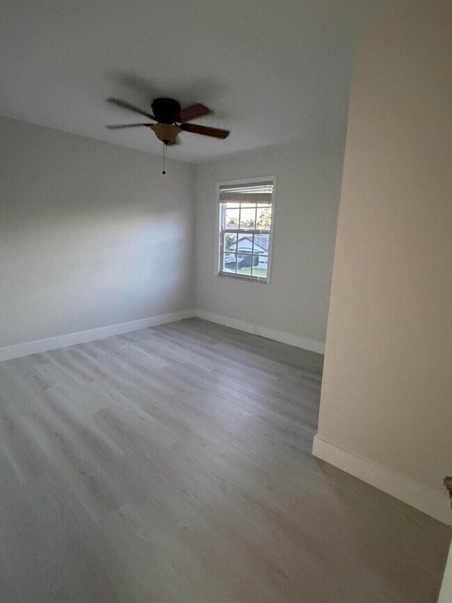 Building Photo - 1343 Lake Breeze Dr