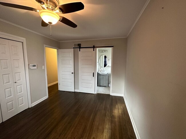 Building Photo - This home is adorable and move in ready!