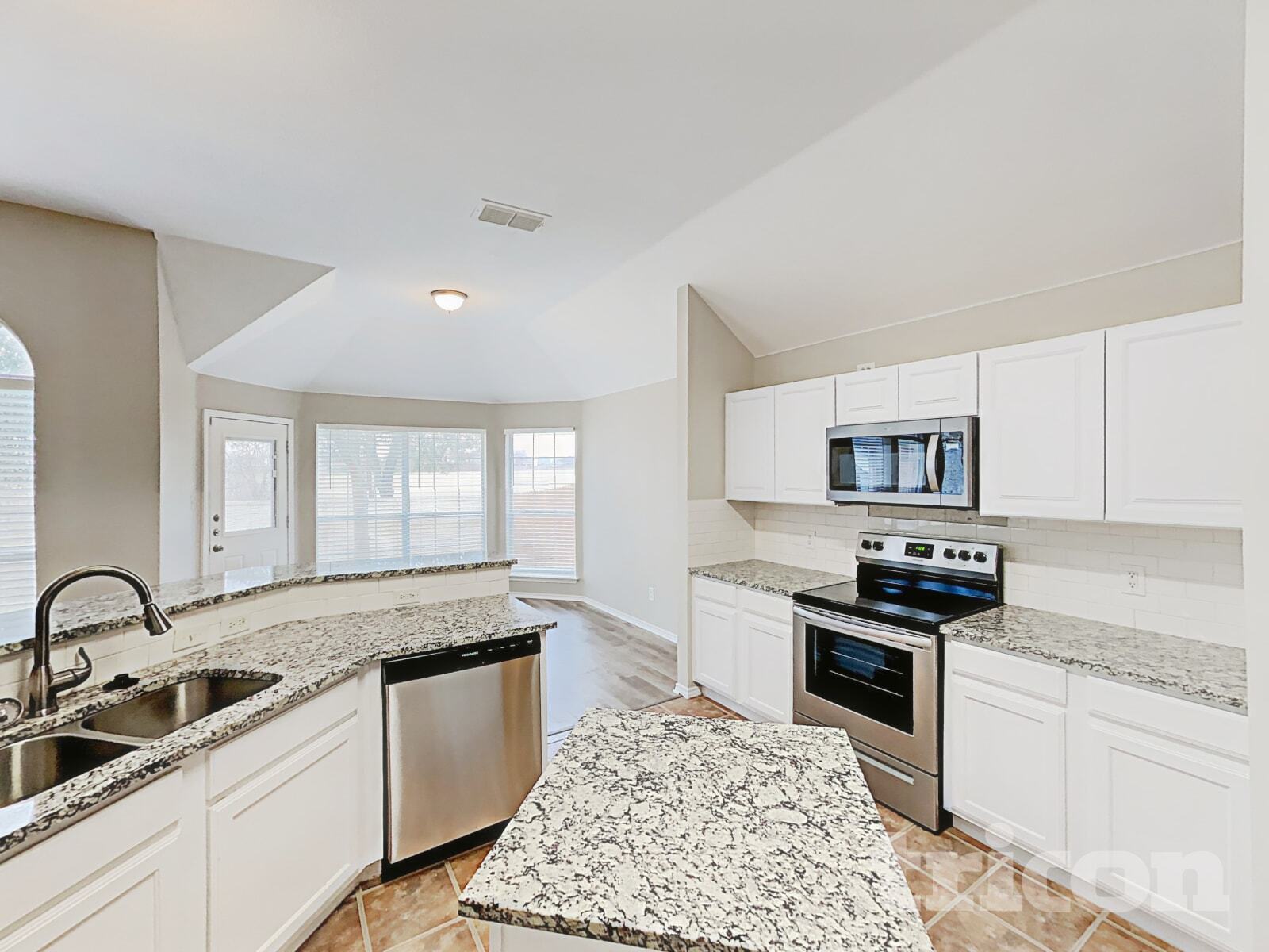 Building Photo - 1013 Kingsley Dr