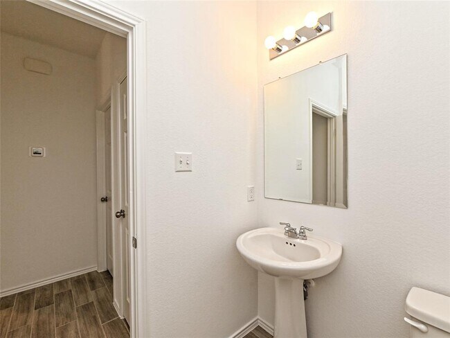 Building Photo - 1625 Holly Lk Dr