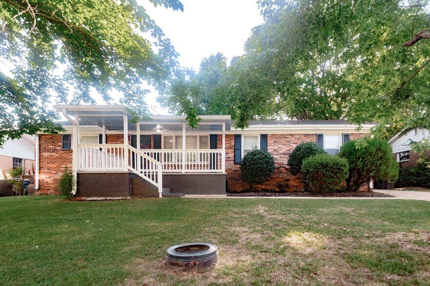 Primary Photo - 609 Marguerite Dr NW