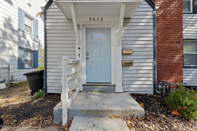 Building Photo - Duplex Near Rockhurst and UMKC – Perfect f...