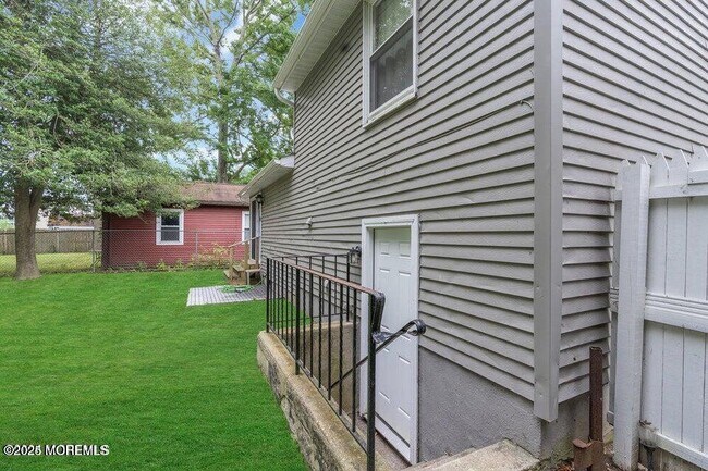 Building Photo - 310 Falcon Dr