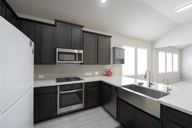 Building Photo - 24238 Golden Fallow Dr