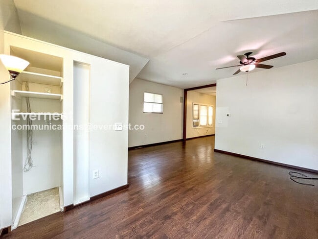 Building Photo - 1336 Kalamath St