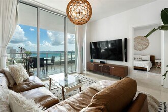 Building Photo - 900 Biscayne Blvd