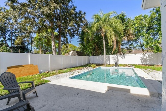 Building Photo - Stunning POOL Home in St. Petersburg, FL P...