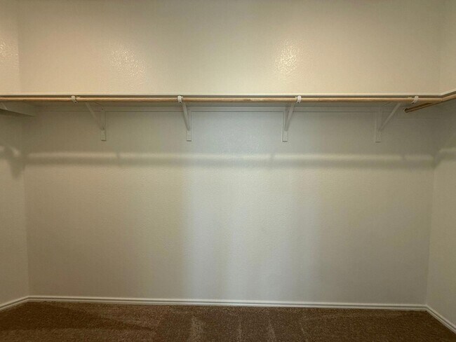 Building Photo - 519 Vantage Dr