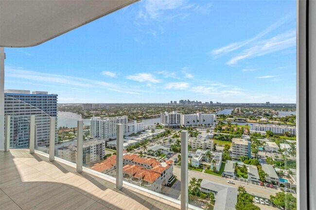 Building Photo - 525 N Fort Lauderdale Beach Blvd