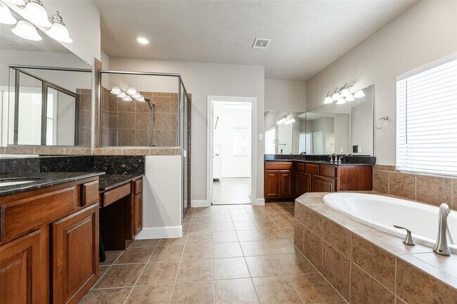 Building Photo - 28506 Woodlark Dr