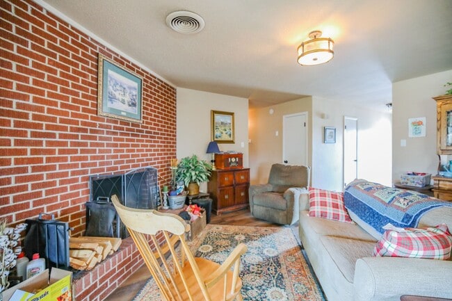 Building Photo - Three Bedroom Home with Plush Backyard