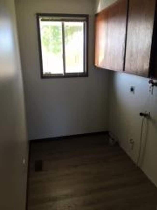 Building Photo - SINGLE FAMILY HOME HORSE PROPERTY ON PRAIRIE AVENUE (APP#106)