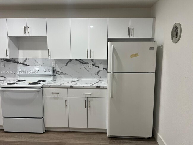 Building Photo - 1236 NW 4th Ave