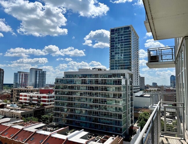 Building Photo - 50 E 16th St