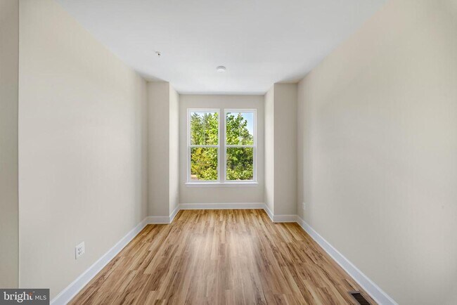 Building Photo - 3525 Carnaby St