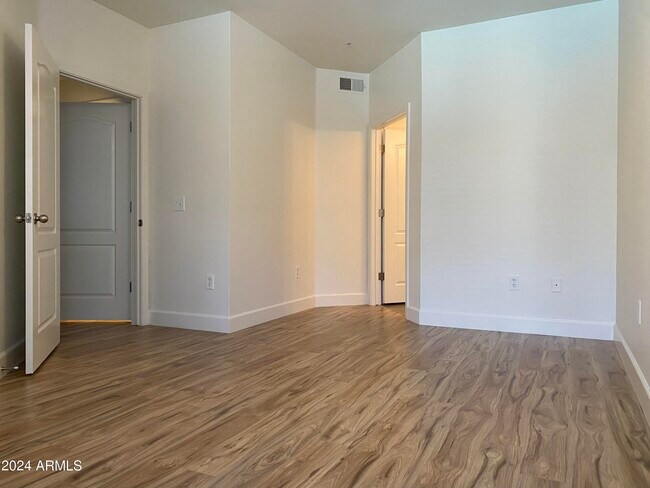 Building Photo - 1701 E Colter St