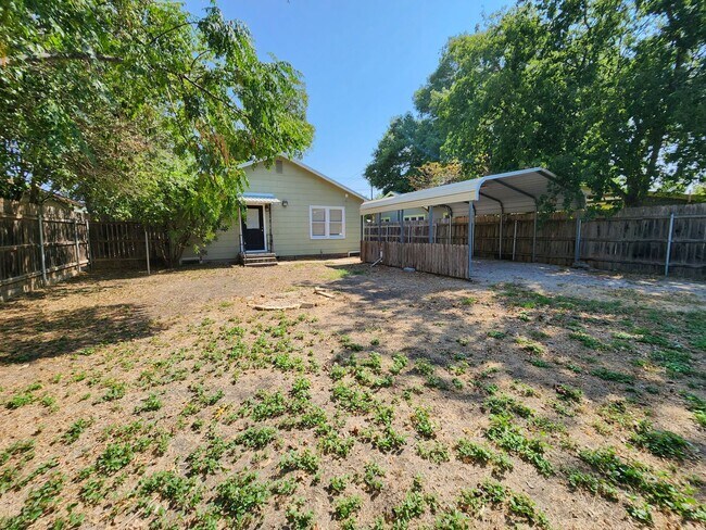Building Photo - Craftsman Style House Walking Distance to ...