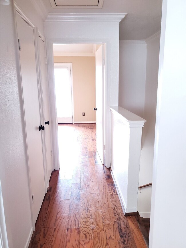 Building Photo - 9339 Westwood Village Dr