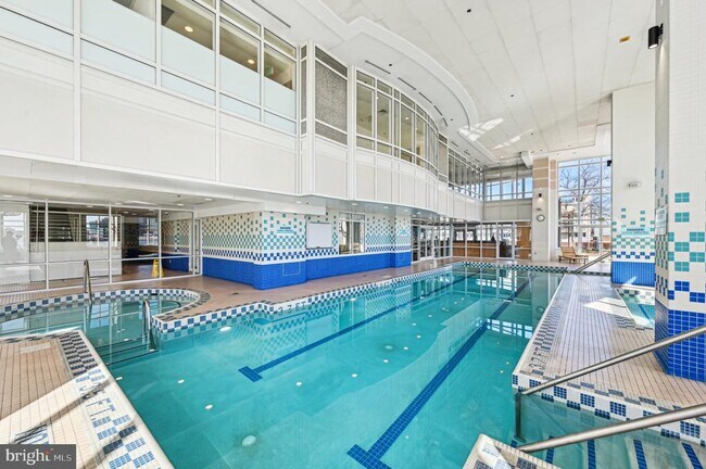 Building Photo - 100 Harborview Dr