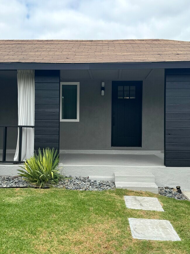 Building Photo - 1711 S Ridgeley Dr