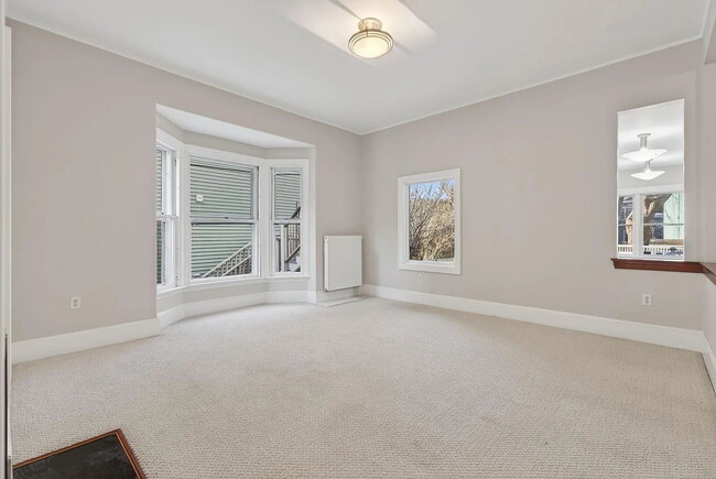 Building Photo - Beautiful First-Floor Condo in Portland’s West End