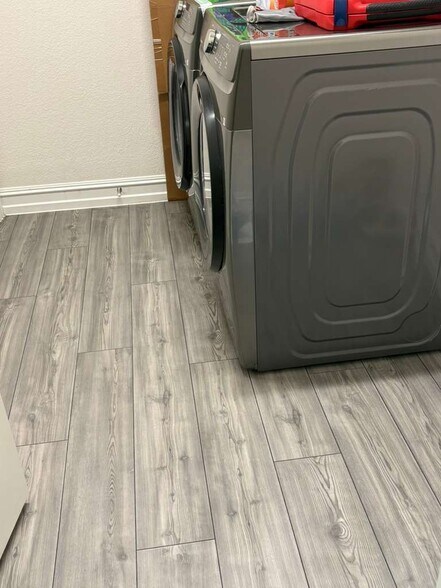 Building Photo - 609 Cattle Chute Ct