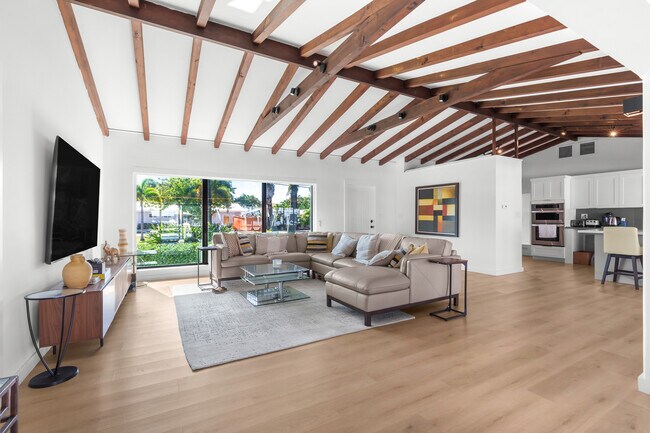 Building Photo - 273 Tropic Dr