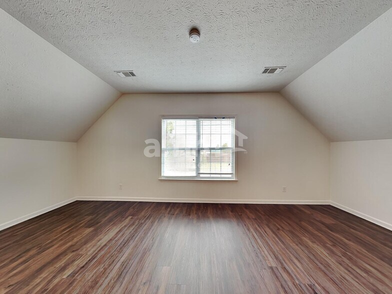 Building Photo - 177 Stanley Dr