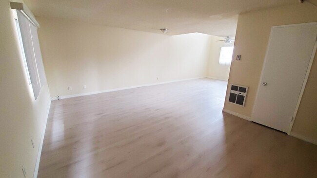 Building Photo - 111 10th St