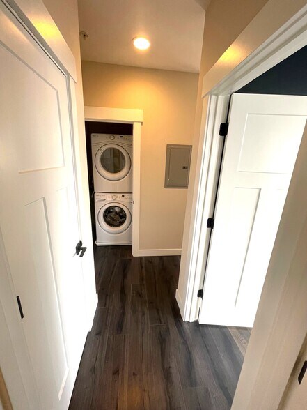 Building Photo - 2311 E John St