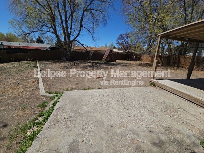 Building Photo - 208 Maple Dr