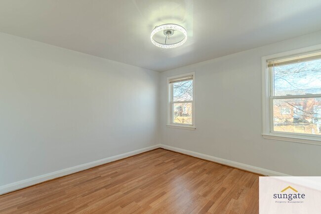 Building Photo - 751 Yale Ave