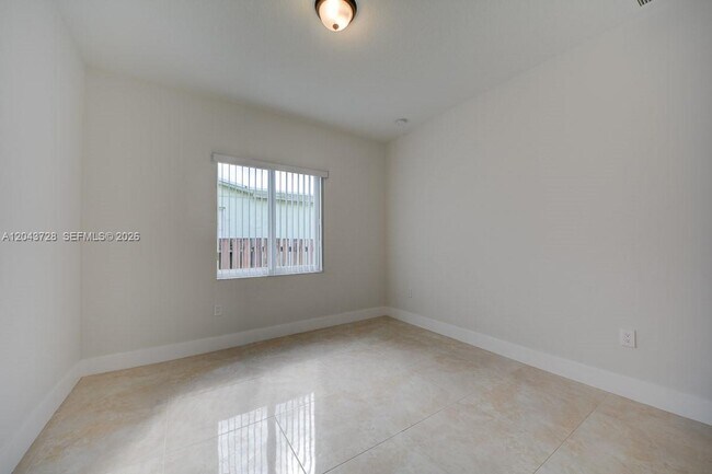 Building Photo - 312 Phippen Waiters Rd