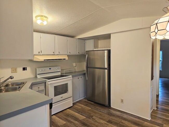 Building Photo - Charming 2 Bed, 2 Bath Mobile Home in a Qu...