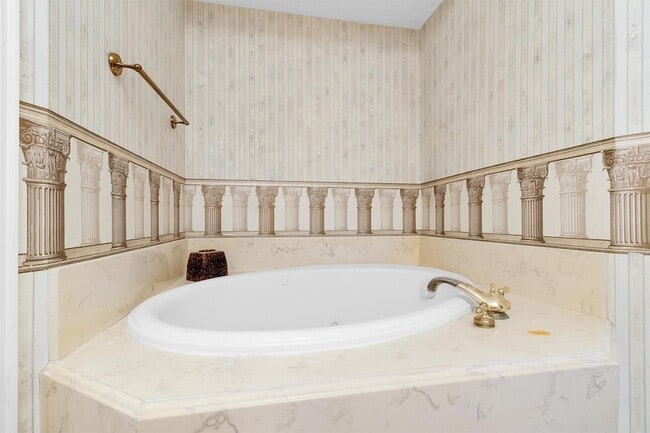 Building Photo - 11634 Southlake Dr