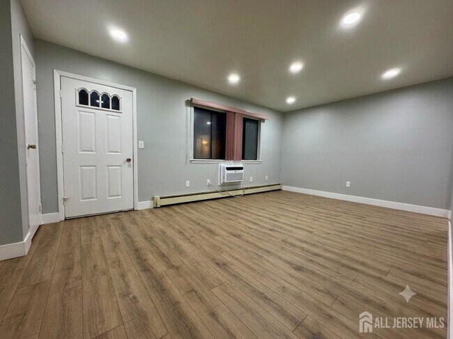 Building Photo - 1032 Cricket Ln