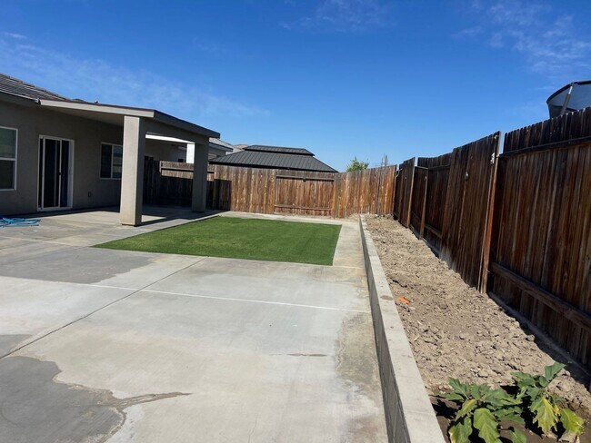 Building Photo - Gorgeous home for rent in SW Bakersfield- ...