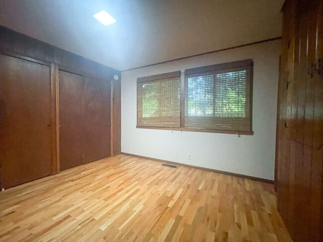 Building Photo - 3Bd/2.5Ba Edmonds Home