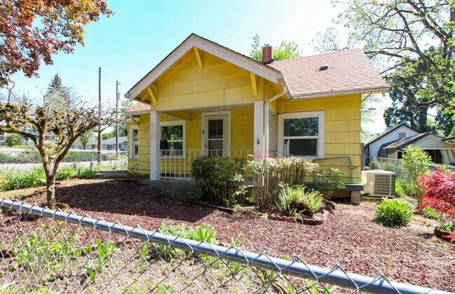 Building Photo - 310 16th St SE