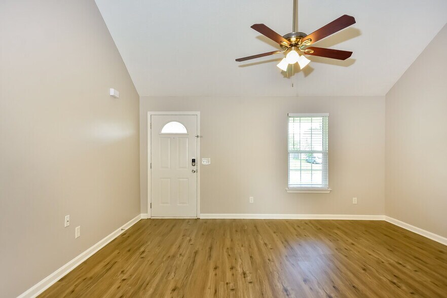 Building Photo - 535 Wildwood Dr