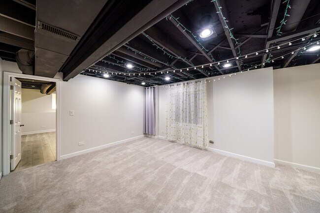 Building Photo - 2930 Glacier Way