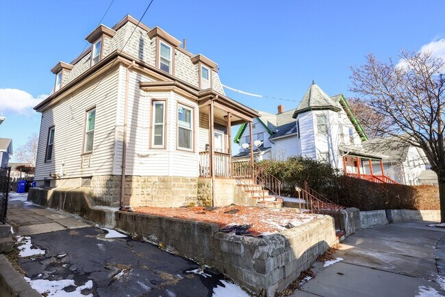 Building Photo - 68 Newhall St