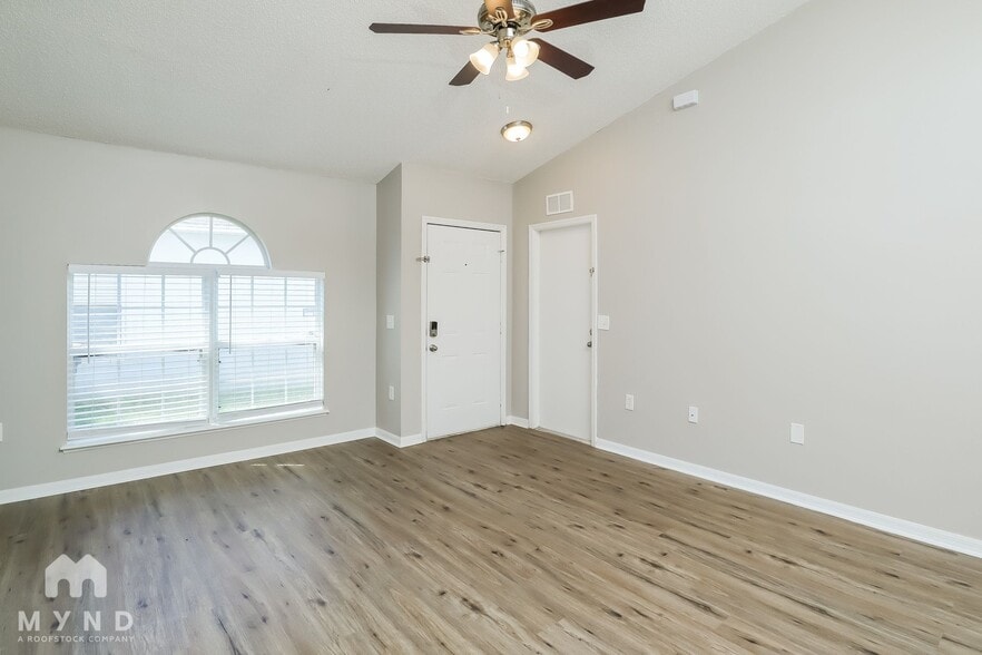 Building Photo - 8537 English Oak Dr