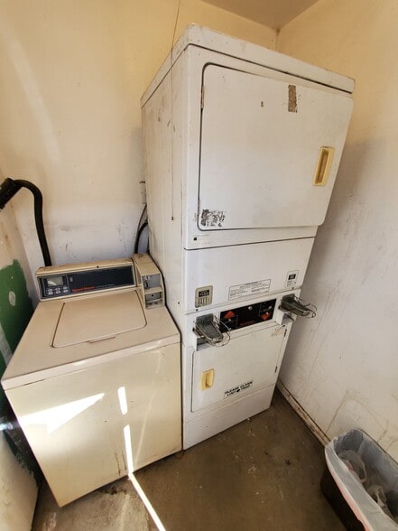 On-site laundry - 13108 S Vermont Ave