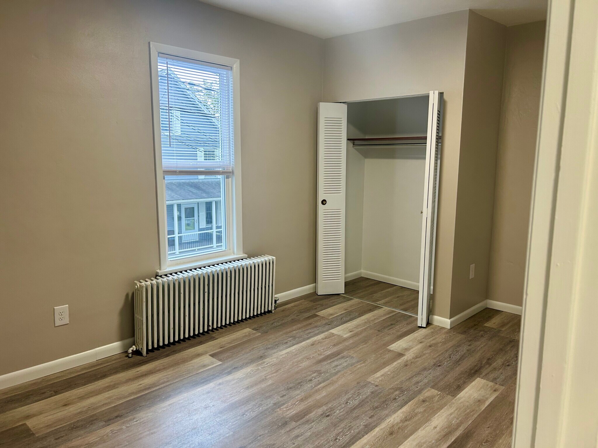 Building Photo - 216 W Vincent St